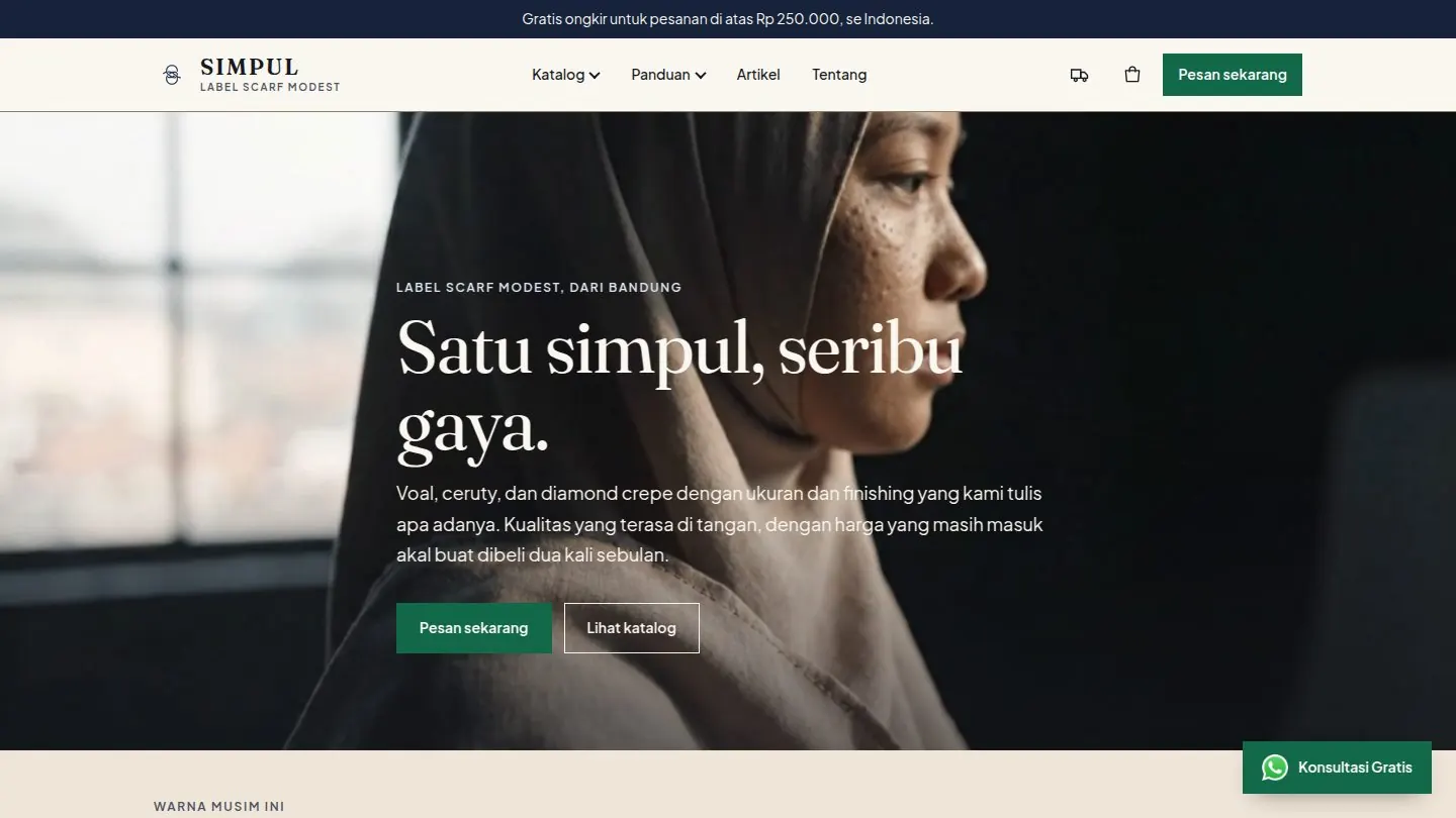 Demo desain Simpul: Etalase scarf dengan katalog, panduan, artikel, pilihan koleksi, dan jalur pemesanan.